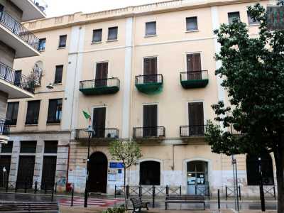 Una di queste scuole � la media Carducci, che si affaccia sul proseguimento di via San Francesco d�Assisi